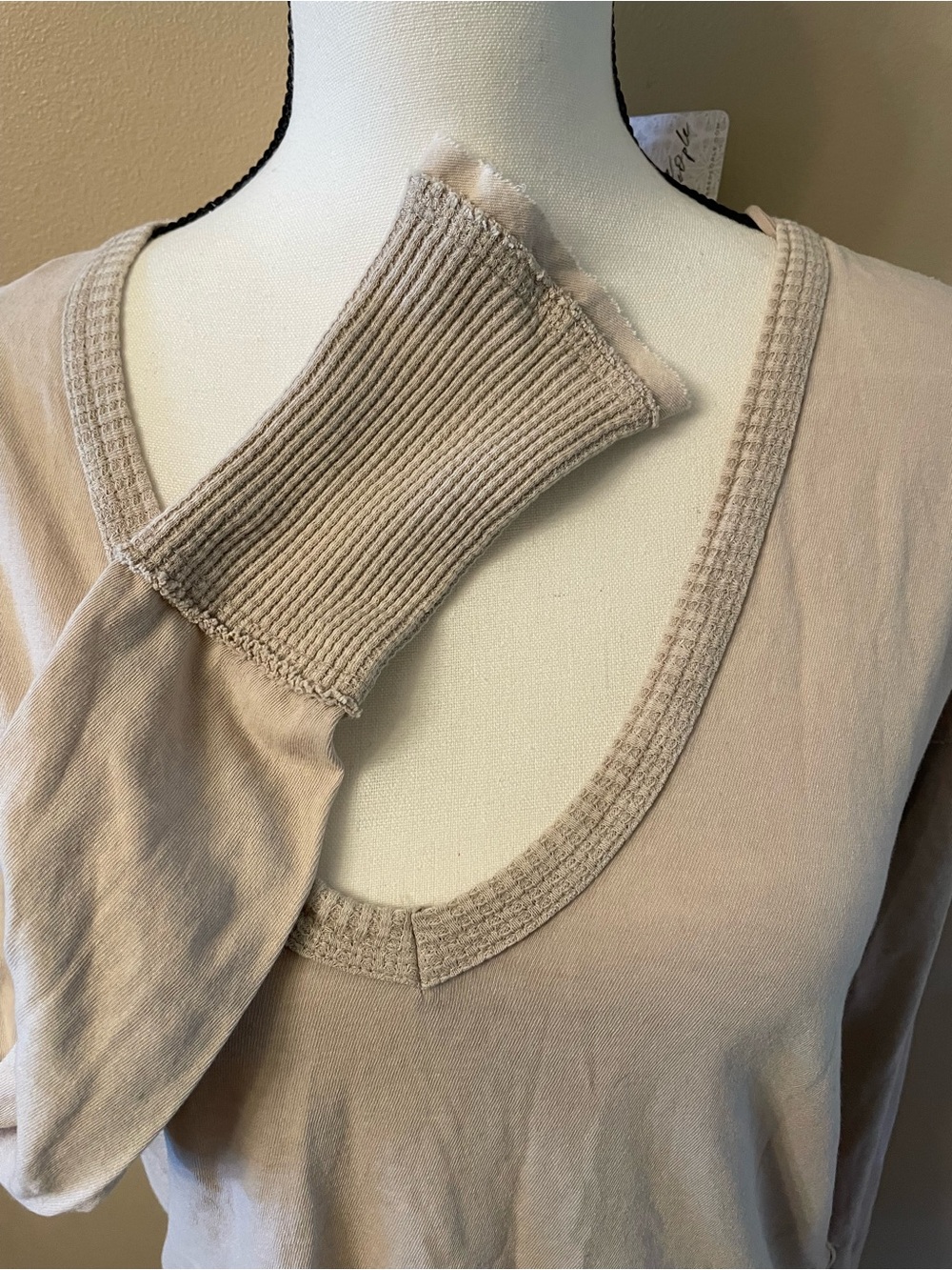 Free People NWT! Women’s Long Sleeve Scoop Neck Top